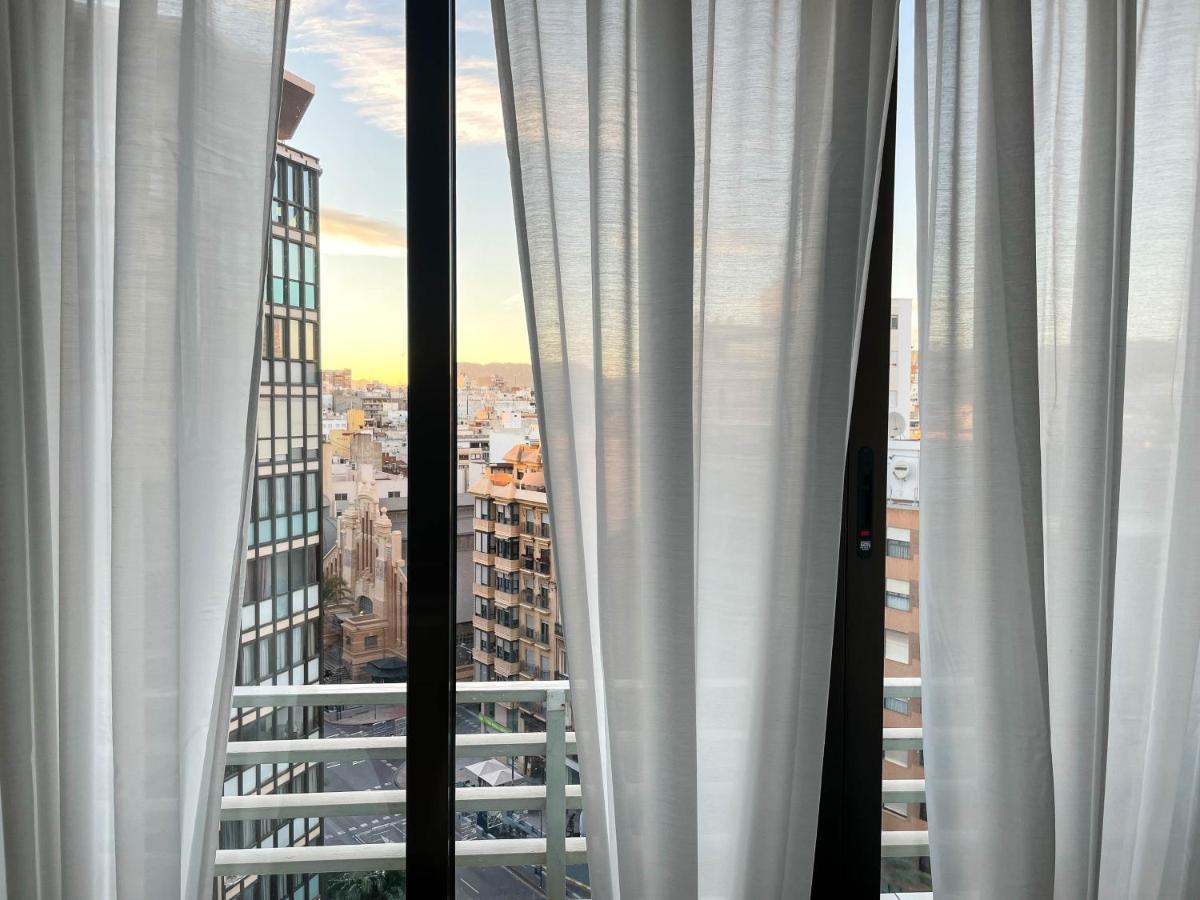 Amplio Apartamento En Pleno Corazon De Alicante Zewnętrze zdjęcie